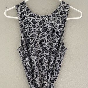 Floral pattern tie-waist dress by Gap Size small.